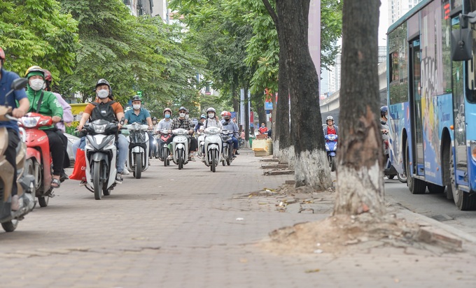 Người dân ùn ùn rời Hà Nội, bến xe chật kín người-3