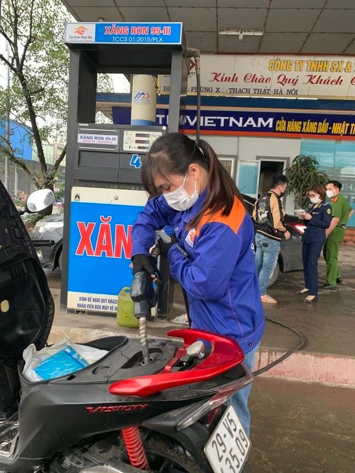 Phát hiện bán xăng RON 95 kém chất lượng, đề nghị công an điều tra-1
