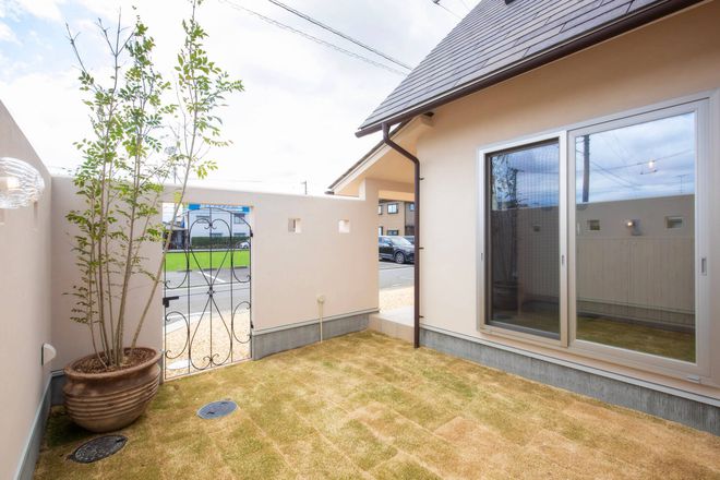 Ngôi nhà ở Nhật Bản có vẻ ngoài không mấy thu hút nhbên trong lưng ại là thiết kế lý tưởng-2