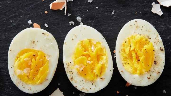 Trứng chần có bổ dưỡng hơn trứng luộc chín?-1