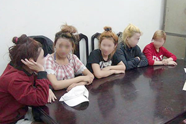 Chiêu dụ dỗ nữ tiếp viên của chủ karaoke Diệu Hiền-1