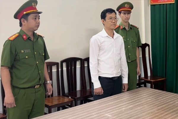 Tiến sĩ Đặng Anh Quân nói muốn an ủi và thấu hiểu bà Phương Hằng-1