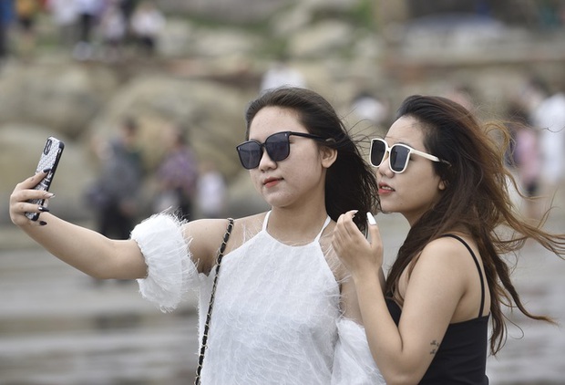 Hình ảnh biển Sầm Sơn ngày nghỉ lễ đầu tiên dịp 30-4 và 1-5-12