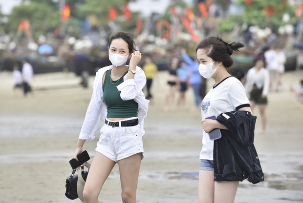 Hình ảnh biển Sầm Sơn ngày nghỉ lễ đầu tiên dịp 30-4 và 1-5-16