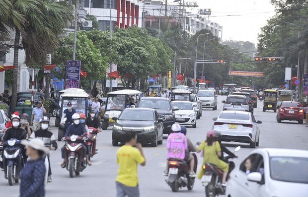 Hình ảnh biển Sầm Sơn ngày nghỉ lễ đầu tiên dịp 30-4 và 1-5-17