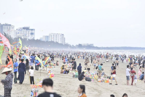 Đi hóng mát cùng bà, 3 cháu bé chết đuối thương tâm-1