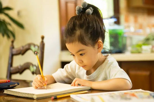 Đây chính là đáp án cho câu hỏi: Tại sao con xem TV 2 tiếng cũng không mệt mà học bài 20 phút đã ngáp lên ngáp xuống-1