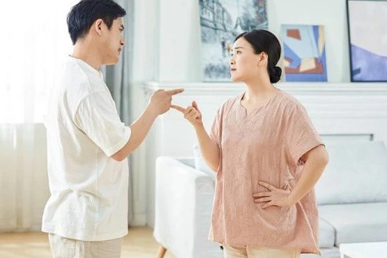 Nhìn cách chồng dạy con mà tôi vừa giận vừa lo