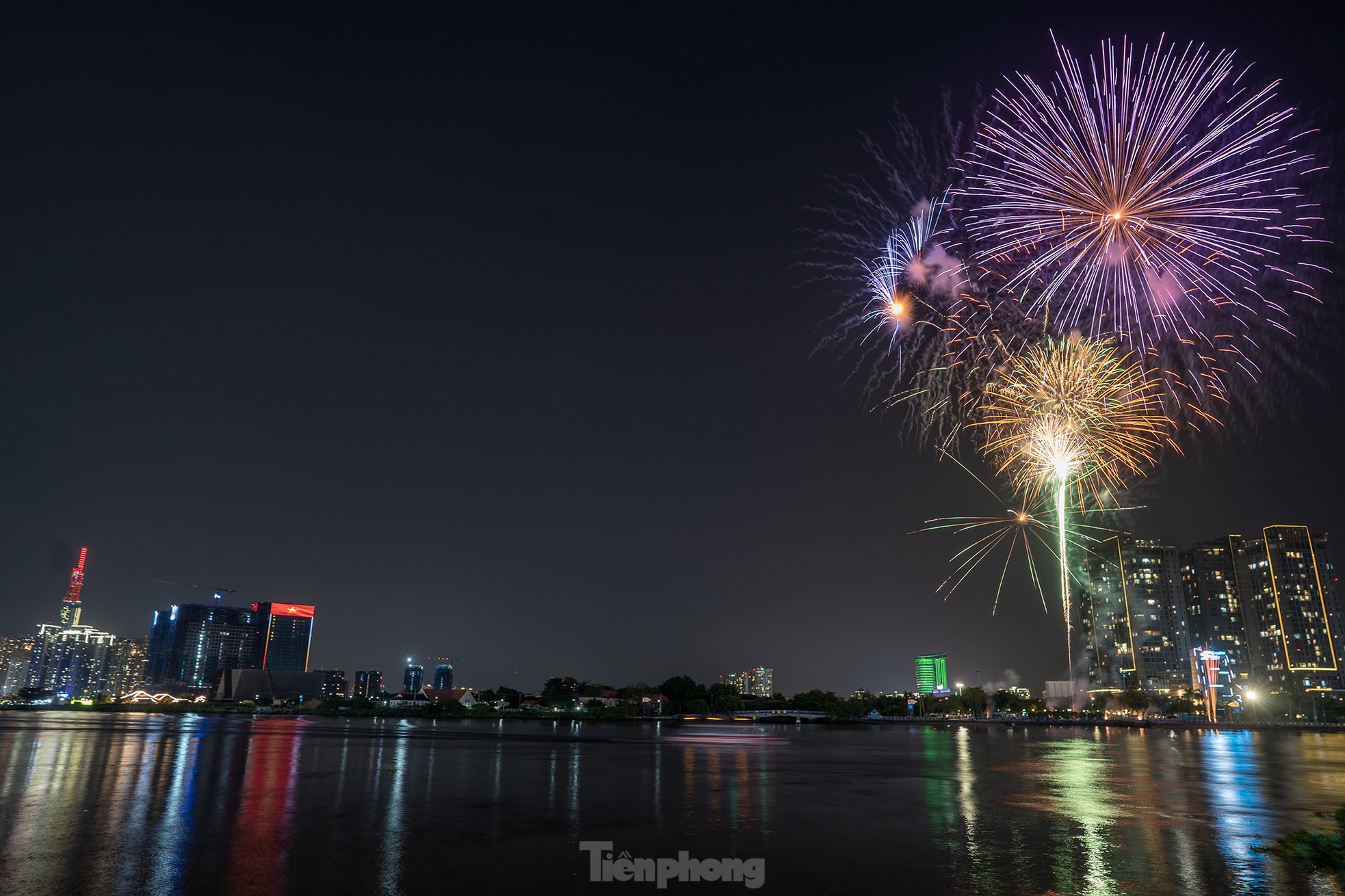 Rực rỡ đại tiệc pháo hoa mừng ngày đất nước thống nhất-2