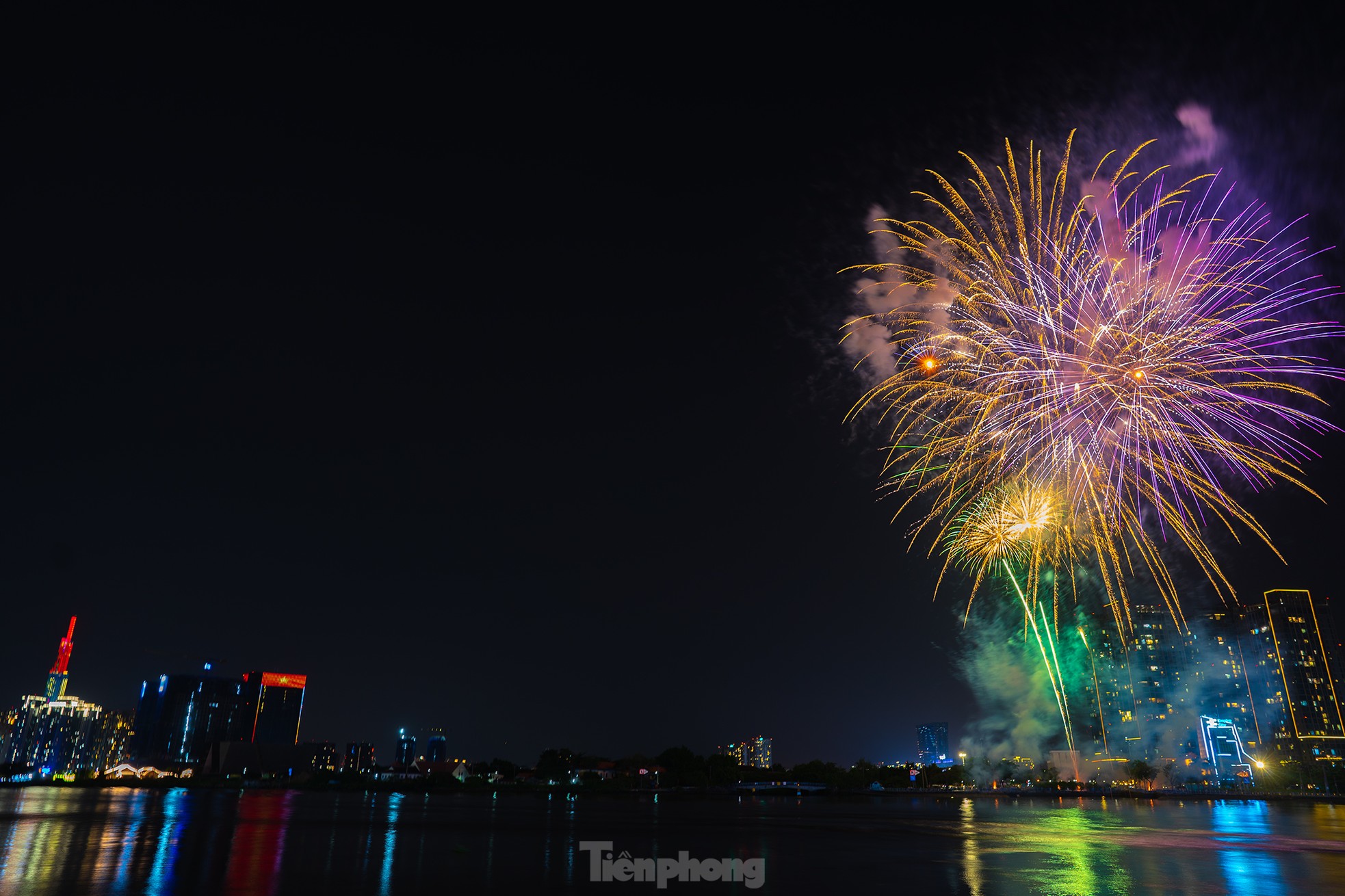 Rực rỡ đại tiệc pháo hoa mừng ngày đất nước thống nhất-5