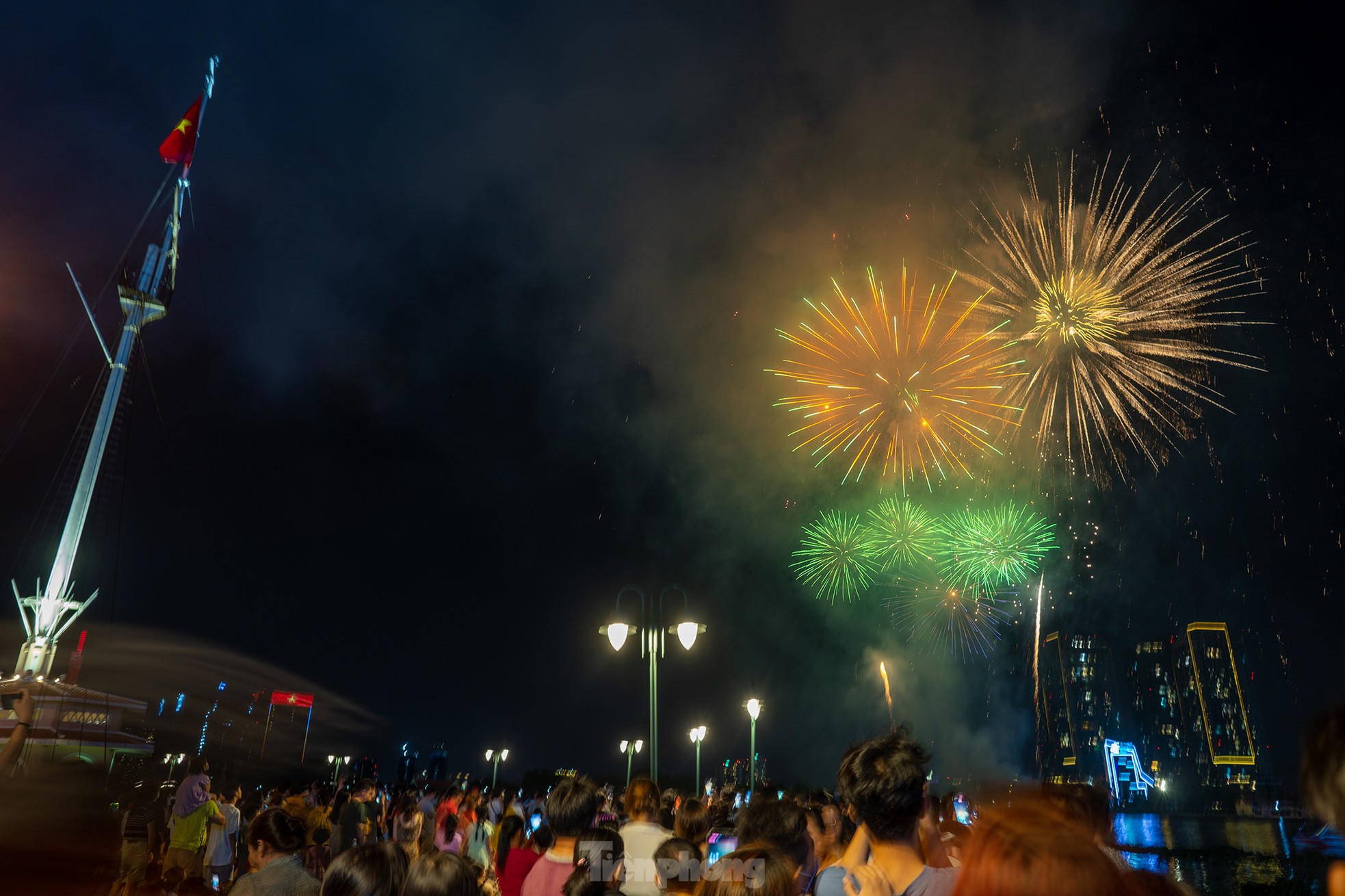 Rực rỡ đại tiệc pháo hoa mừng ngày đất nước thống nhất-14