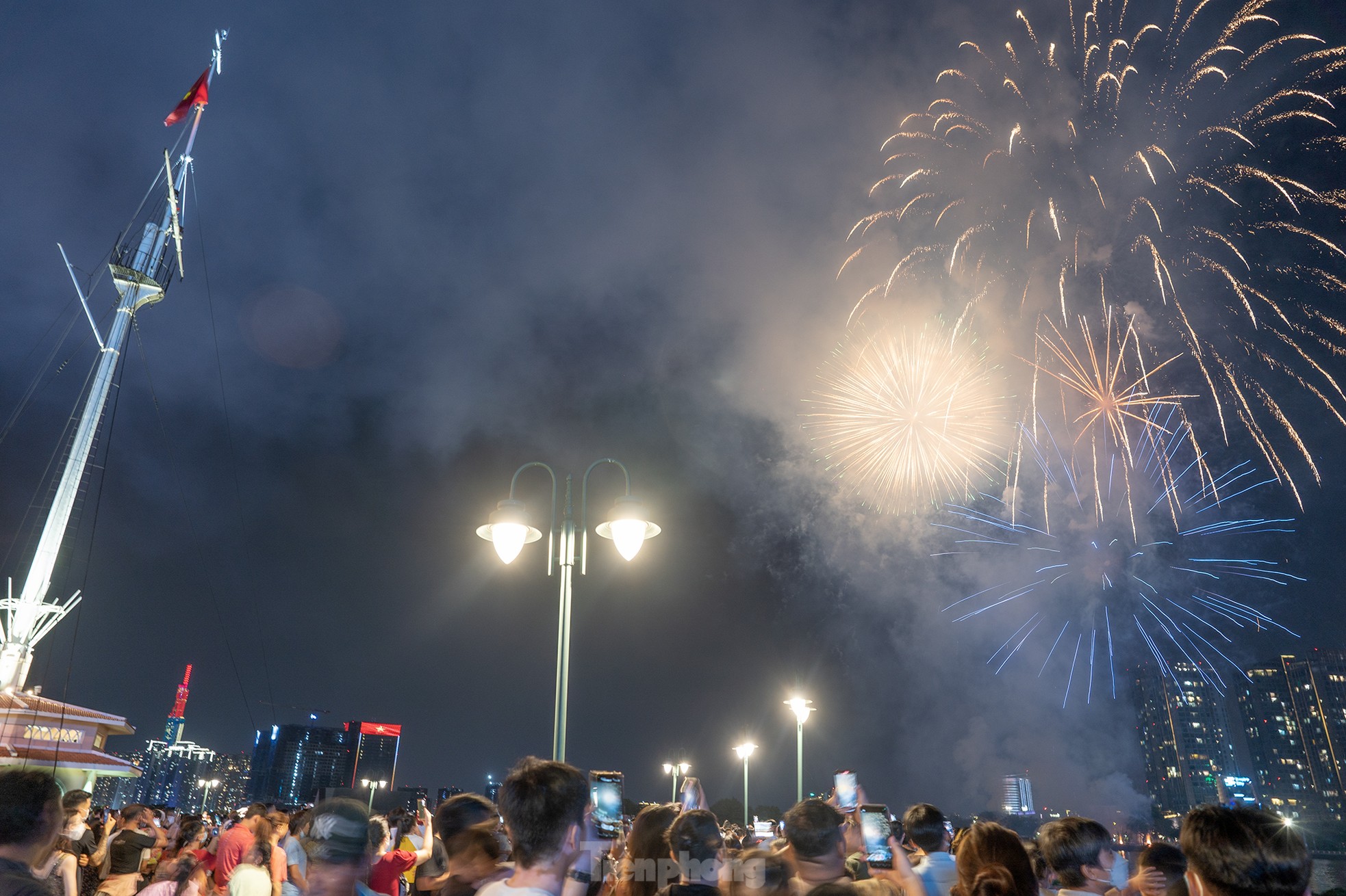 Rực rỡ đại tiệc pháo hoa mừng ngày đất nước thống nhất-9