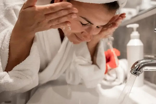 Sai lầm khi rửa mặt khiến da bạn ngày càng xấu-2