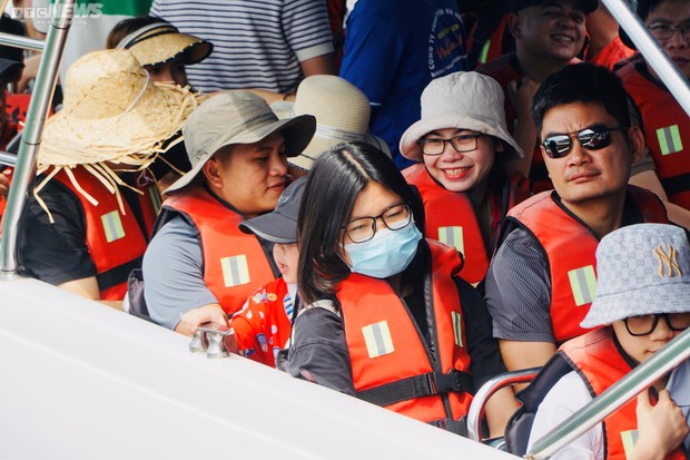 Bãi biển miền Trung đông nghịt người, khách sạn cháy phòng dịp 30/4-1/5-13