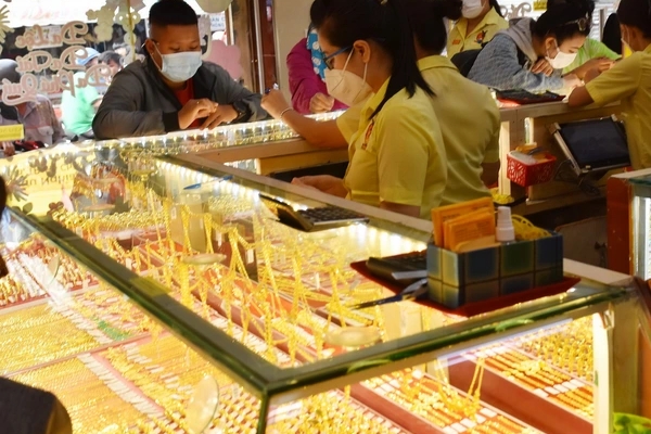 Giá vàng hôm nay 2/5: Bất chấp giá giảm, sức hút của vàng vẫn rất lớn-2