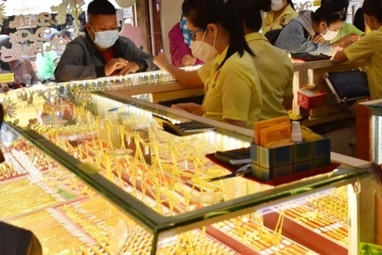 Giá vàng hôm nay 1-5: Lao dốc khi vừa mở cửa