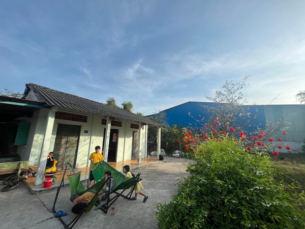 Các gia đình nhỏ về quê nghỉ lễ, cùng con lưu lại kỷ niệm quý giá bên ông bà-5