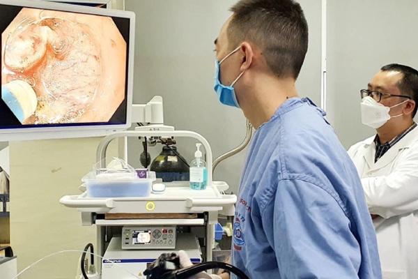 Bác sĩ 37 tuổi phát hiện ung thư đại tràng giai đoạn 4 nhờ 1 dấu hiệu lạ kỳ-1