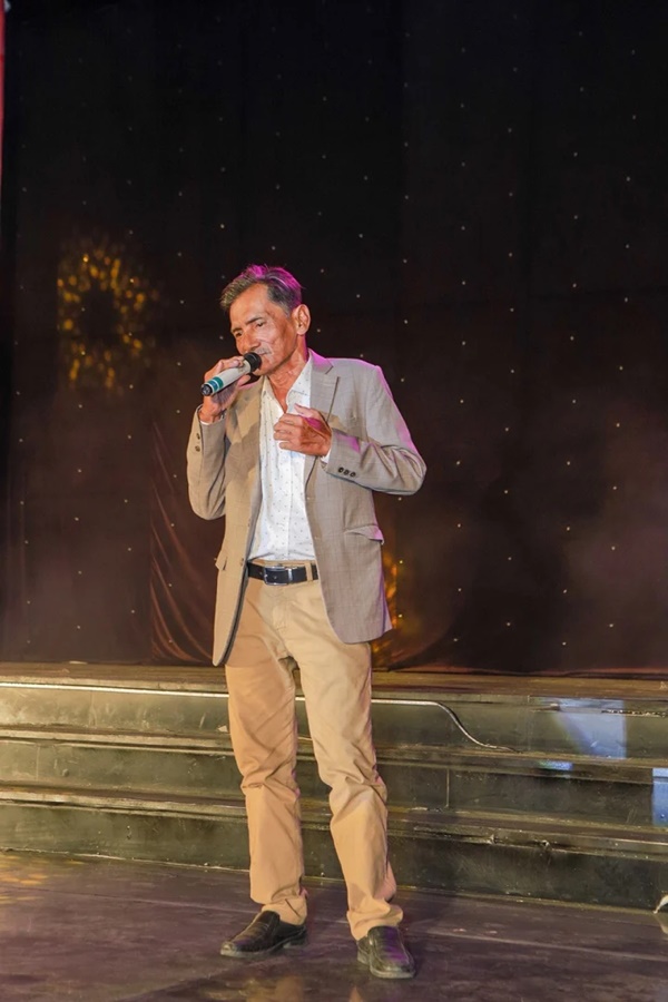 Thương Tín gặp vấn đề sức khỏe trong đêm nhạc quyên góp ủng hộ đồng nghiệp-1