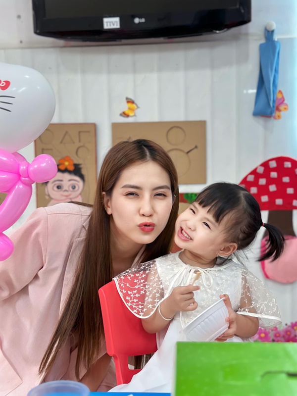 Con gái Thiên An rơm rớm nước mắt vì mong gặp một người-4