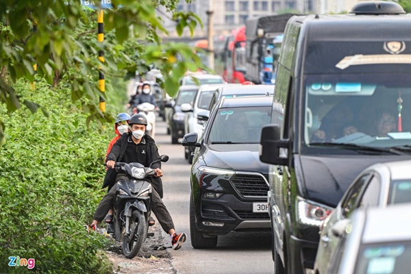 Trở lại Hà Nội sớm 2 ngày, người dân vẫn không thoát cảnh ùn tắc-7