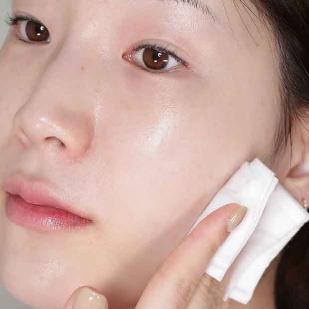 4 sai lầm dù bạn skincare mỗi ngày mà da vẫn thâm sạm-1