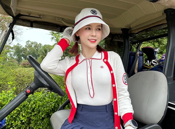 Cuộc sống xa hoa của hot girl Sam: Sở hữu xe bạc tỷ, tài sản hơn 2 triệu đô-1