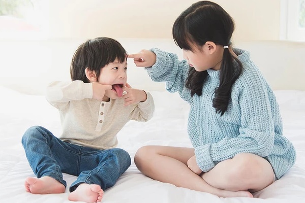 Trong gia đình có 2 con, cha mẹ kiên quyết làm 5 điều này thì con cái hòa thuận-1