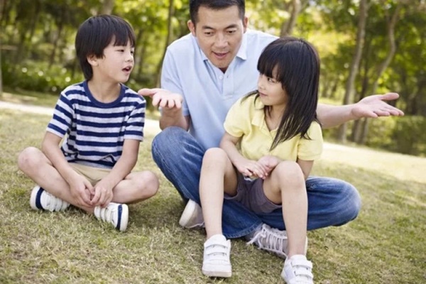 Trong gia đình có 2 con, cha mẹ kiên quyết làm 5 điều này thì con cái hòa thuận-2