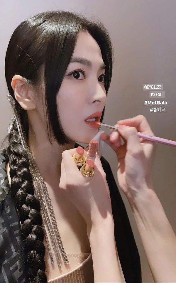 Song Hye Kyo diện váy cúp ngực đến Met Gala 2023-3