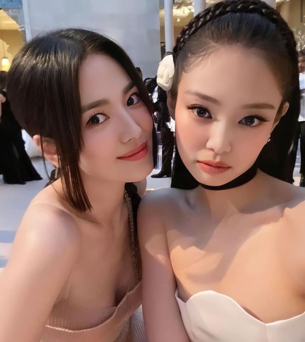 Song Hye Kyo diện váy cúp ngực đến Met Gala 2023-12