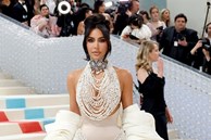 Met Gala 2023: Kim Kardashian để ngực trần, Lil Nas X chỉ mặc nội y