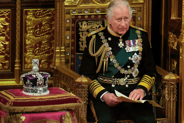 Vua Charles mặc trang phục 200 năm tuổi trong lễ đăng cơ-2