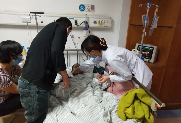 Bé trai 9 tuổi suy thận cấp vì mẹ đánh vào mông, bác sĩ cảnh báo 4 vị trí đánh trẻ có thể gây tử vong nhưng nhiều người vẫn làm-1