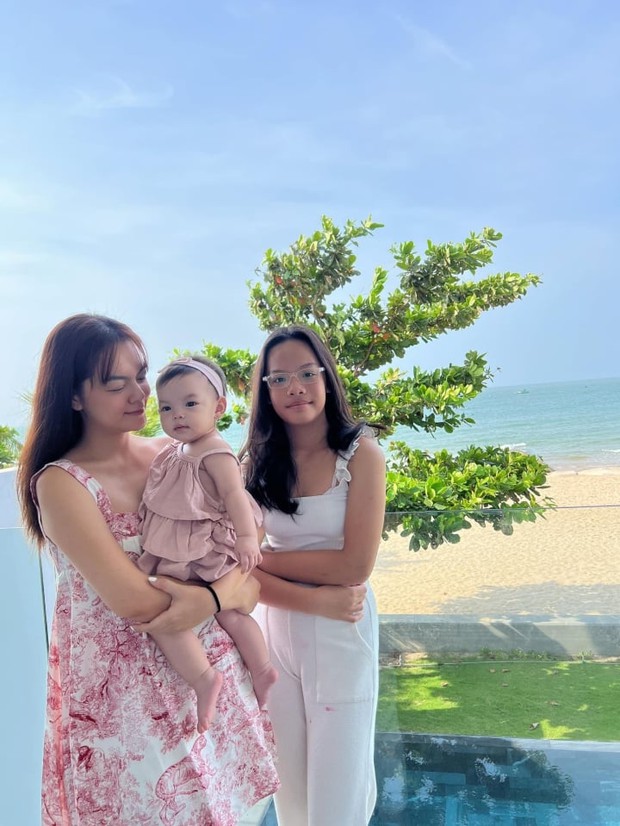 Phạm Quỳnh Anh diện bikini khoe cận mặt mộc và vóc dáng mẹ bỉm 3 con-2