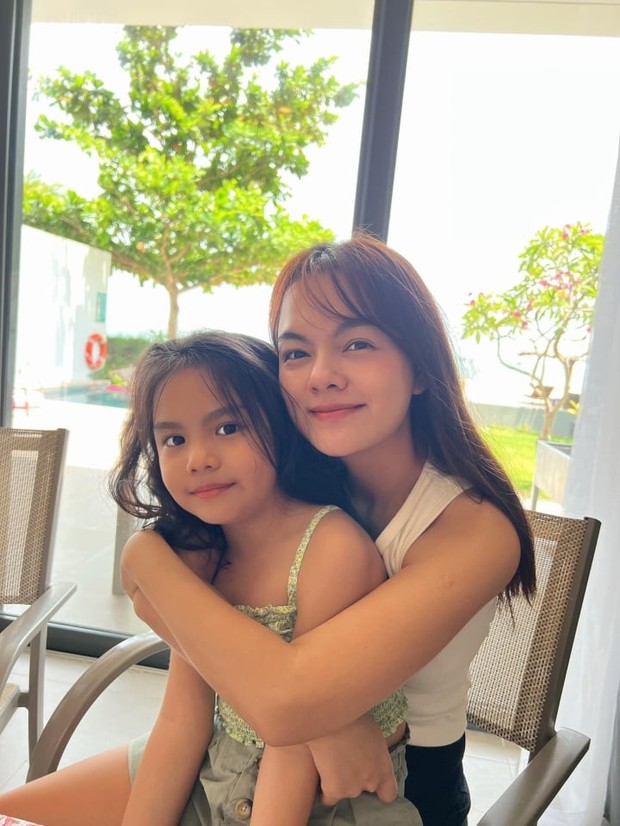 Phạm Quỳnh Anh diện bikini khoe cận mặt mộc và vóc dáng mẹ bỉm 3 con-3