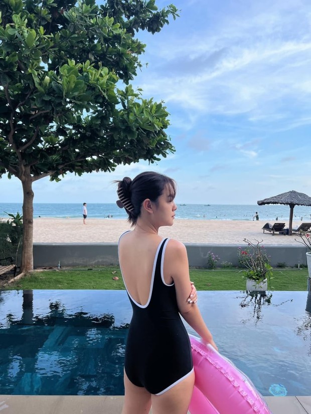 Phạm Quỳnh Anh diện bikini khoe cận mặt mộc và vóc dáng mẹ bỉm 3 con-7