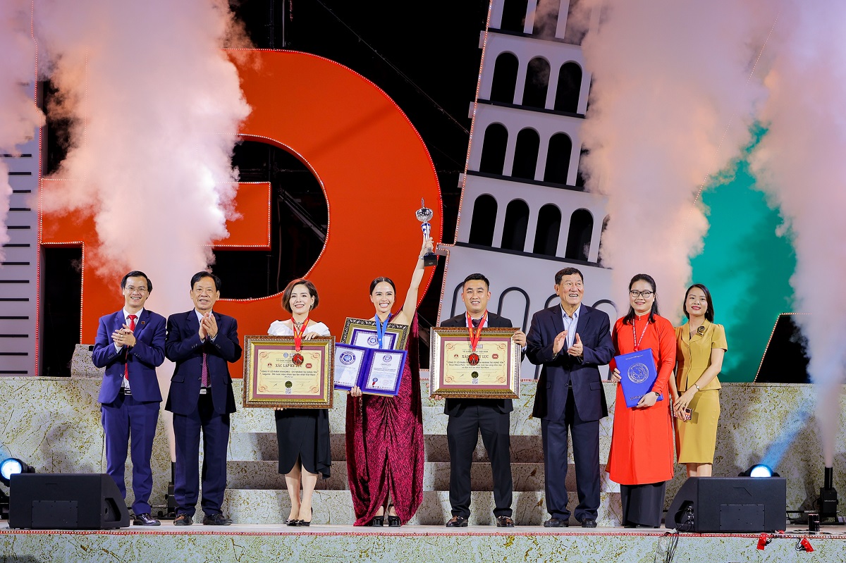 Tổ hợp hồ nước mặn tạo sóng nhân tạo Royal Wave Park xác lập kỷ lục thế giới-1