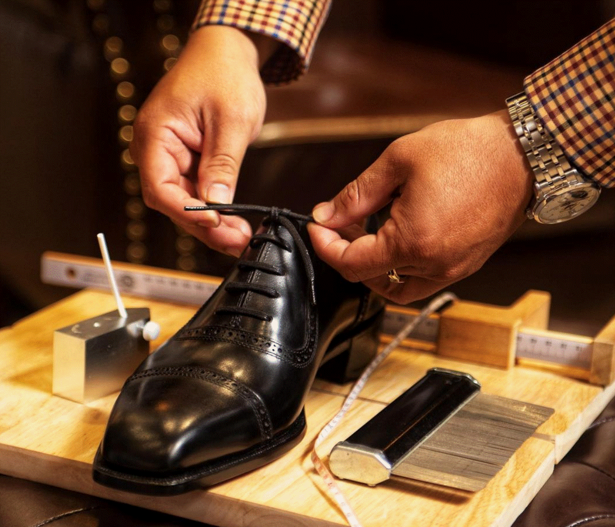Kỹ sư IT bán giày tự đóng với giá lên tới 600 triệu đồng/ đôi, khách chờ hơn 1 năm mới có-6