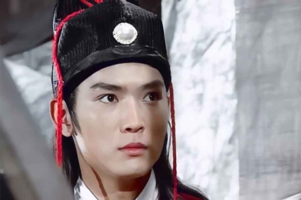 Triển Chiêu Tiêu Ân Tuấn đi hát sự kiện ở tuổi 56-2