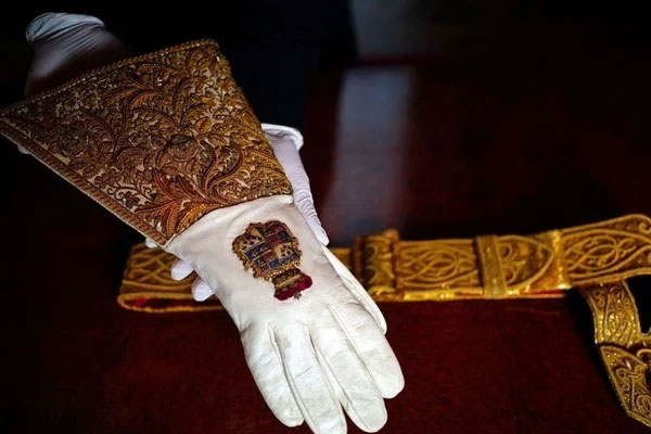 Vua Charles mặc trang phục 200 năm tuổi trong lễ đăng cơ-1