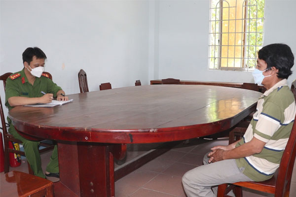 Về quê nghỉ lễ, người đàn ông trốn truy nã tội hiếp dâm bị bắt-1