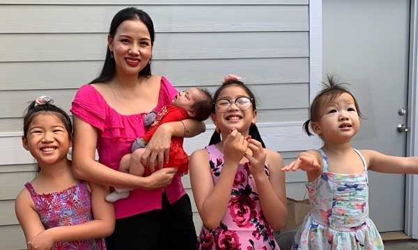 4 bà mẹ đảm đang đông con nhất showbiz Việt-1