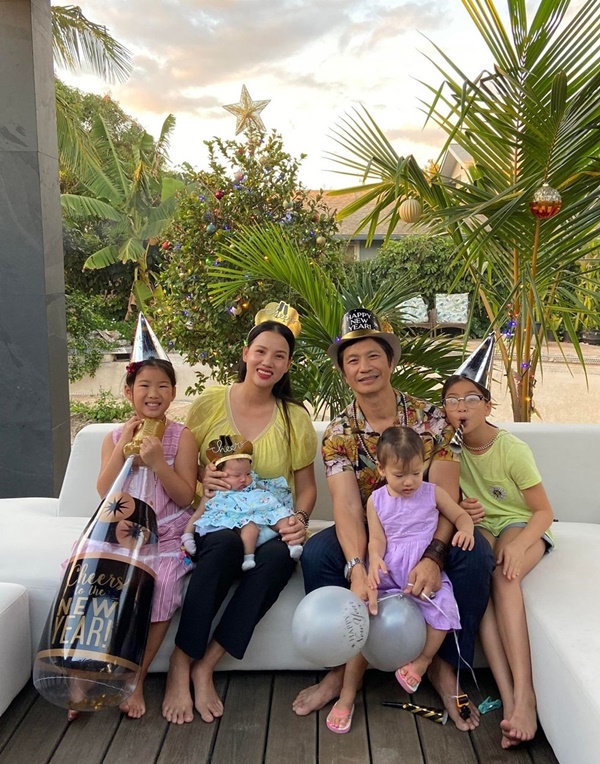 4 bà mẹ đảm đang đông con nhất showbiz Việt-4