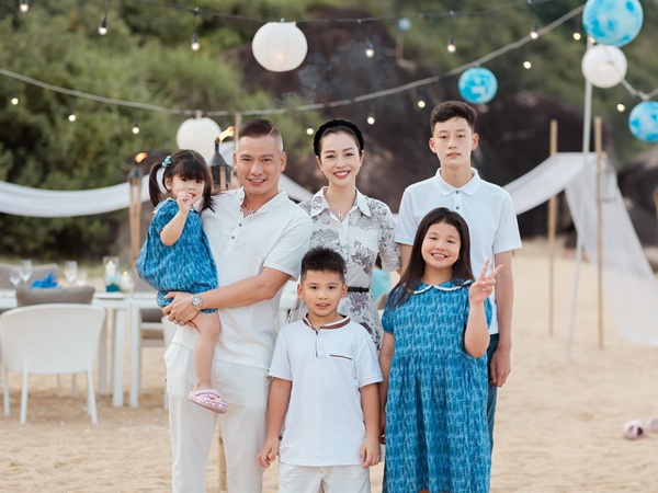 4 bà mẹ đảm đang đông con nhất showbiz Việt-9