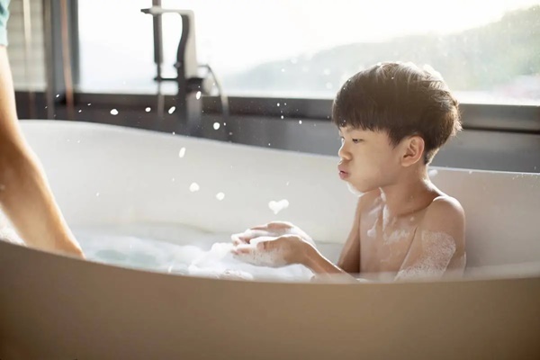 Người mẹ bị chê trách vì quan tâm con không đúng cách-1