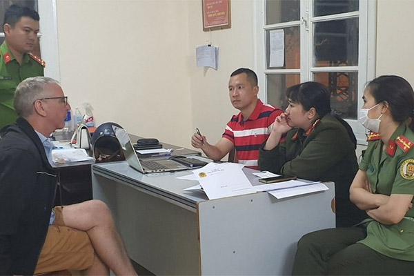 Người đàn ông Hà Lan giết vợ do vợ hay sử dụng điện thoại lúc đi ăn với chồng-3