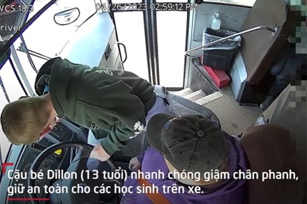 Tài xế bất tỉnh, cậu bé 13 tuổi dũng cảm dừng xe buýt