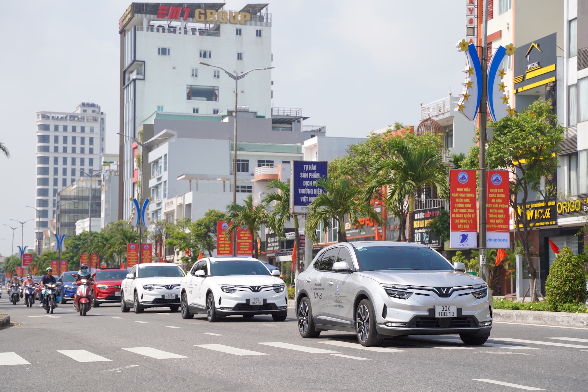 Dàn xe điện VinFast sắc màu khuấy động đường phố Đà Nẵng-4