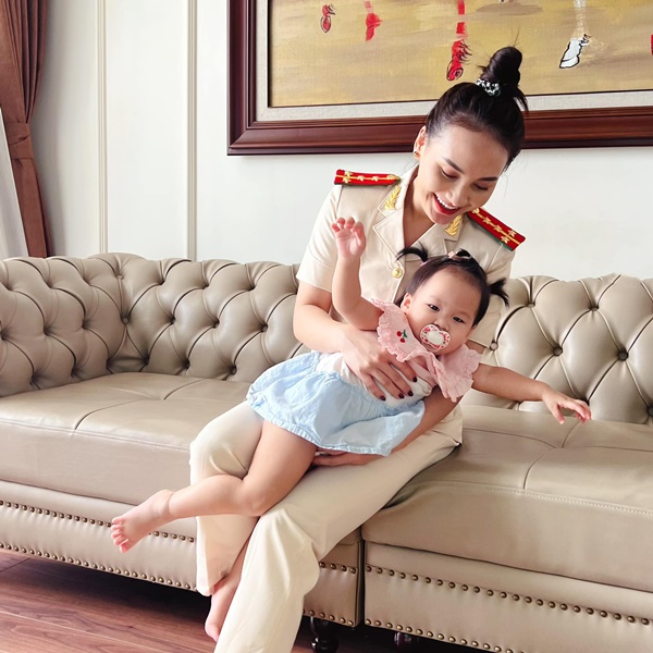 Diễn viên Bảo Thanh diện áo tắm khoe đường cong nuột nà-10